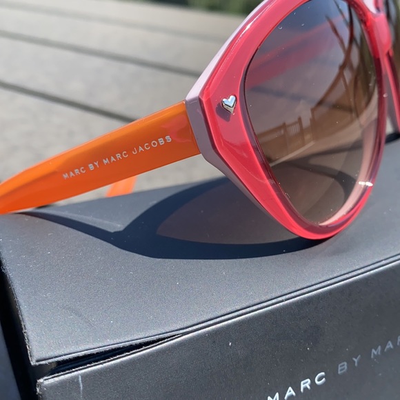 Marc by Marc Jacobs Sunglasses with case - Picture 3 of 3